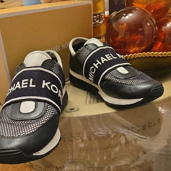 Michael Kors  Black and White Slip-On Sneakers Size 9.5 - Picture 7 of 8